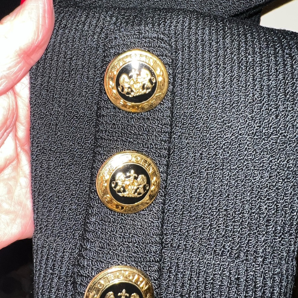 St. John Collection Classic Black Cardigan

PRICE DROP - Picture 4 of 5